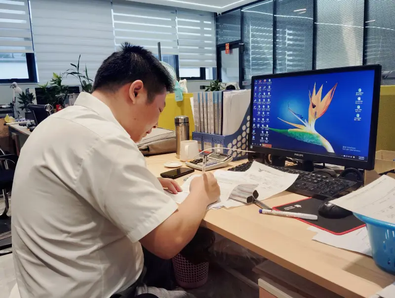 JX QC is preparing a product quality inspection report.